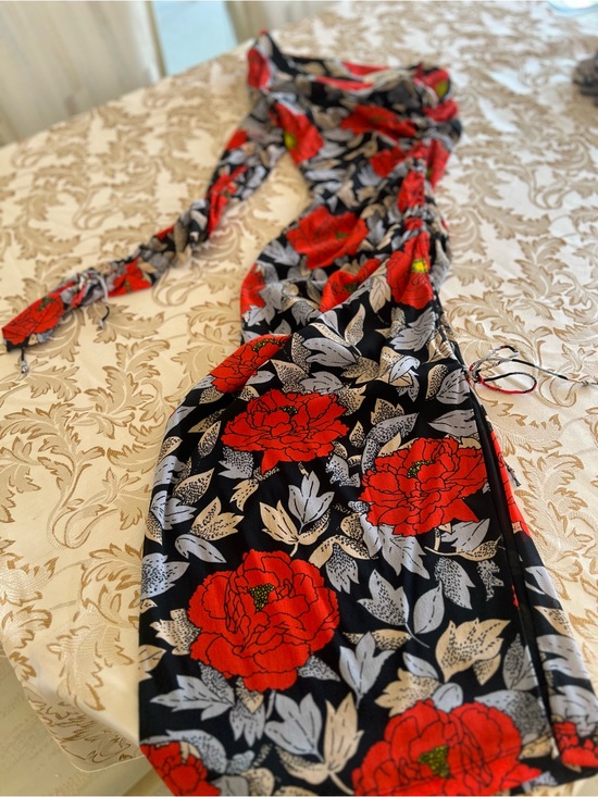 Diane Von Furstenberg Dresses & Skirts - Diane Von Furstenberg Black Midi Dress with Red Floral Print